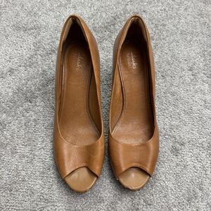 Clarks Artisan Peep Toe Heel Pumps Womens 8.5M Brown Tan Leather Kitten Heels
